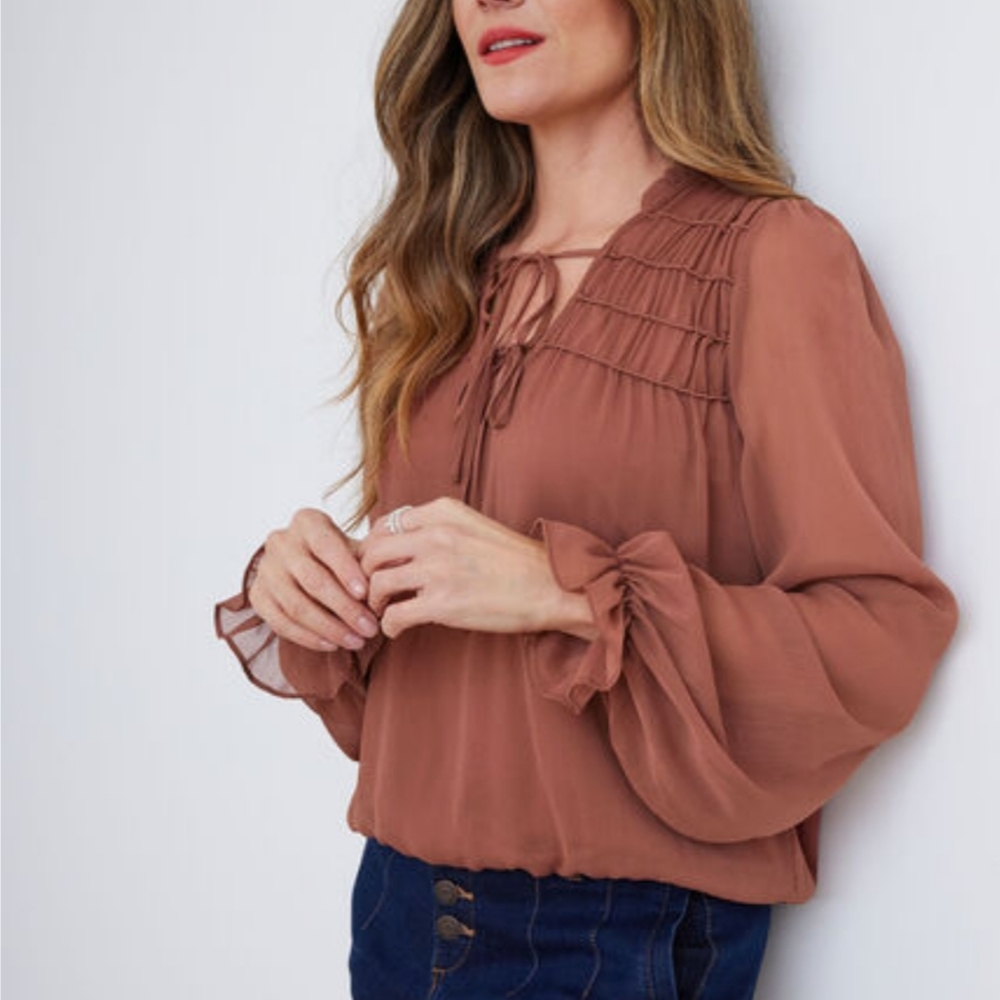 NWOT Ruffled blouse - Picture 3 of 5